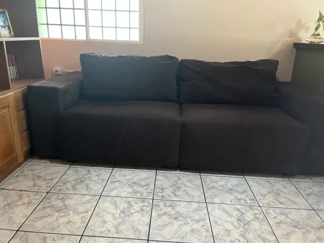 Sofá de três lugares
