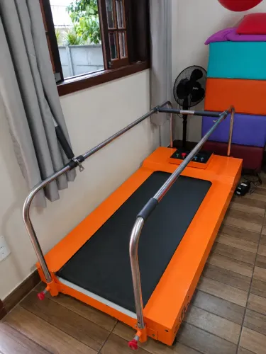 Esteira para Treino Locomotor e Reabilitação Neuromotora Modelo NeuroTOIS KidsTeens