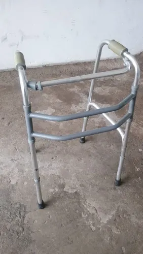 Andador auxiliar adulto