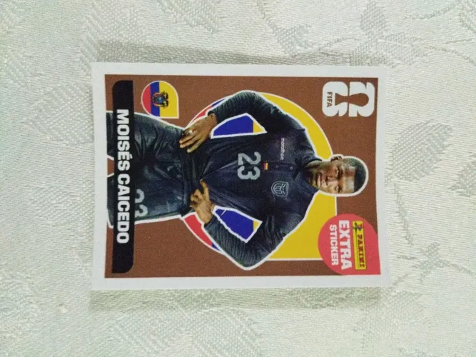 Figurinha Extra Sticker 2026 Moisés Caicedo versão Bronze