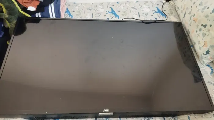 TV AOC 43" LED - Tela Quebrada (Para Retirada de Peças)