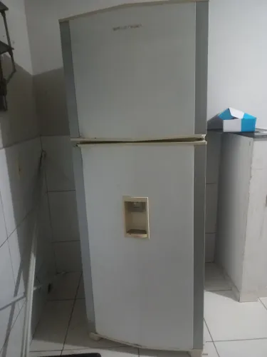 Geladeira tem que botar o gás