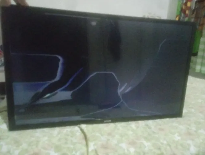 Smart TV Samsung 32 com defeito na tela .