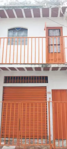 Casa Grande de 4 Pavimentos + Loja no Bairro Vista Alegre - Oportunidade!
