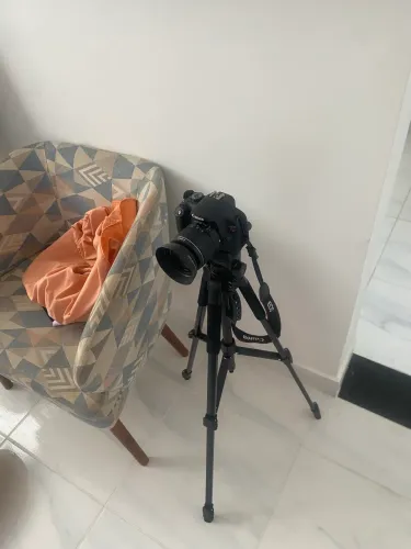 Canon T5 + Lente 18-55 - USADA