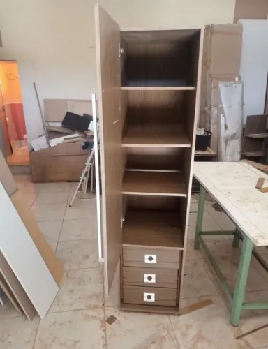 Vendo Mult uso Com Gavetas 1,87 altura 0,46 largura
