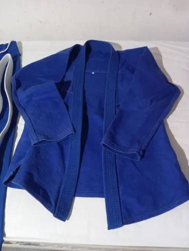 Kimono jiu-jitsu semi novo / valor negociável