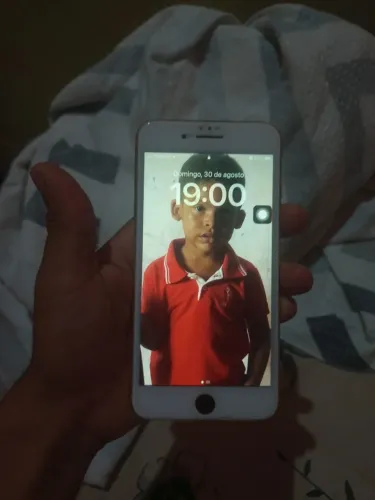 Vendo iPhone 8 Plus de 64 gb ( só não tá funcionando o Butão Hormer )