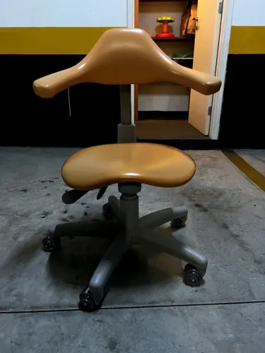 Mocho odontológico Kavo com braços