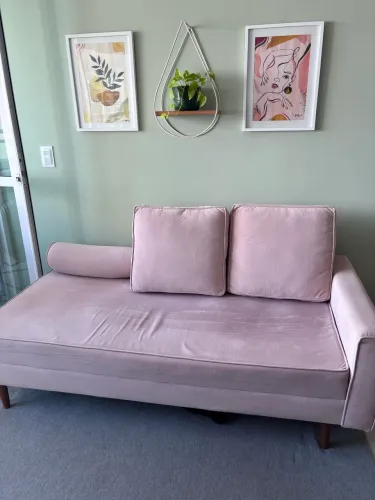Vendo sofá divã na cor rosa