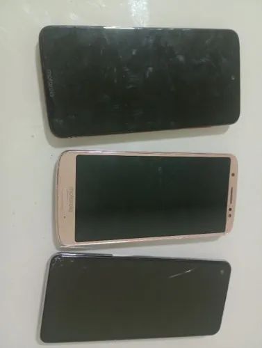 3 celulares pra retirada de peças