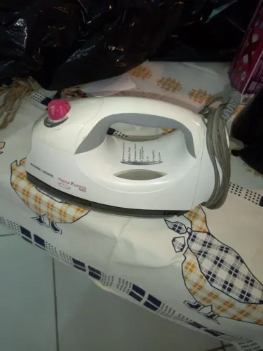 Ferro de passar Black Decker usado