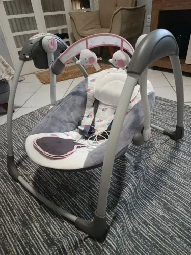 Cadeirinha de balanço automática para bebê em ótimo estado
