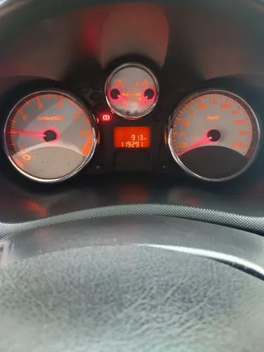 Peugeot 207 Sedan Passion XR 1.4 Flex 8V 4P 2013