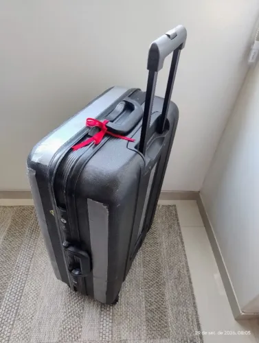 Mala de viagem até 32kg, leve e resistente, excelente estado