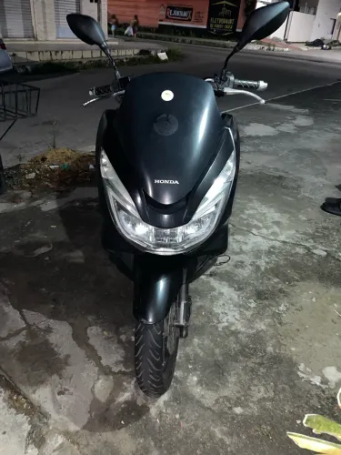 VENDO PCX 2016 11mil valor negociável