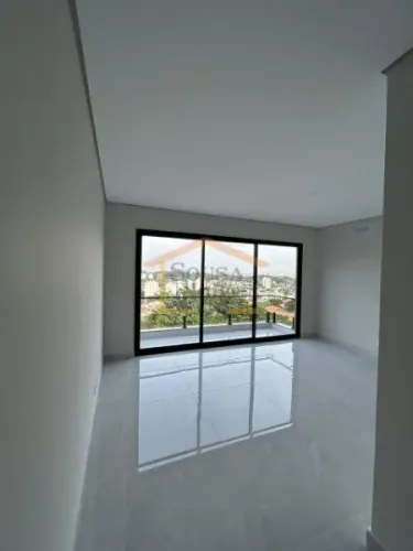 Sobrado com 4 suites, sendo 2 conjugadas, closet, 6 vagas cobertas, 362m² - Vila Irmão Arn