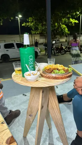 Mesa de Bar / Bistrô Redonda em Madeira Maciça Tripé