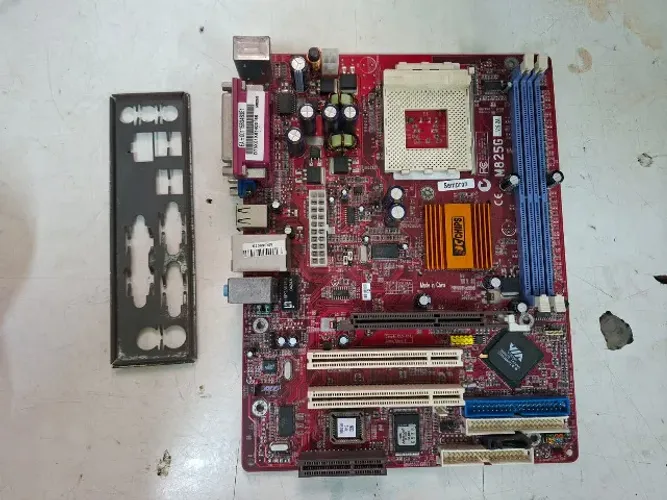 Placa mãe PC Chips M825G Soquete 462