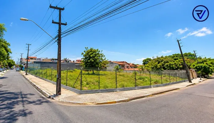 ÁREA ESTRATÉGICA DE ESQUINA NA AVENIDA!