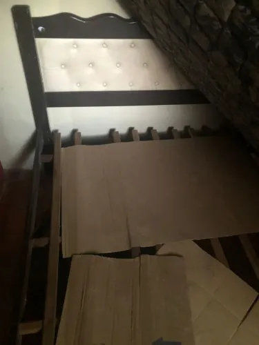 Cama de casal de madeira
