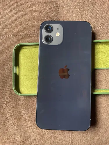 iPhone 12, 64 gb saúde da bateira 90% todo conservado sem marcas de uso 