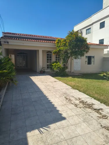 Casa de Alvenaria, 3 quartos, próxima à praia da Vila Nova - Imbituba