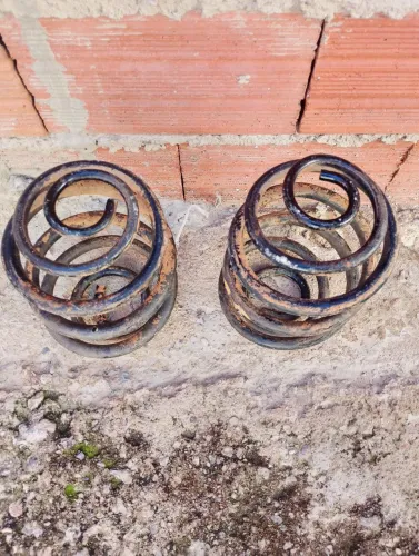 Par de molas Corsa 96 usado telefone *63463434