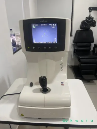Auto refrator URK-700 -110-240v e mesa de apoio