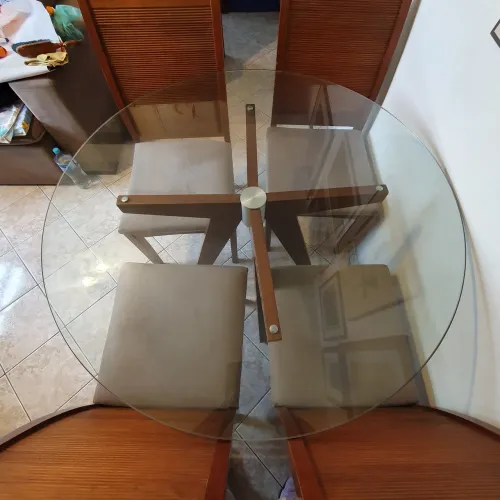 Mesa jantar com 4 cadeiras 1,15 de diâmetro