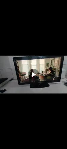 Vendo uma televisão top funcionando tudo certinho 42 polegada voltagem 110 tem controle
