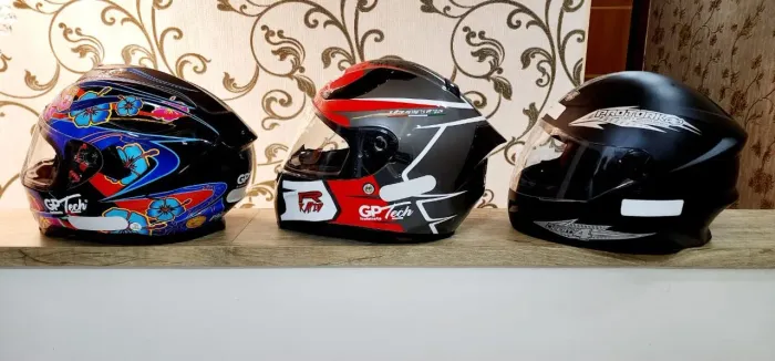 Vendo 3 Lindos Capacetes usado apenas 1x.