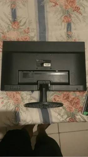 Vendes este monitor de 20 polegadas funcionando perfeitamente