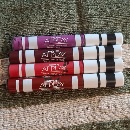 Batom Liquido Matte com Manteiga de Karité - Mary Kay 4 Unid