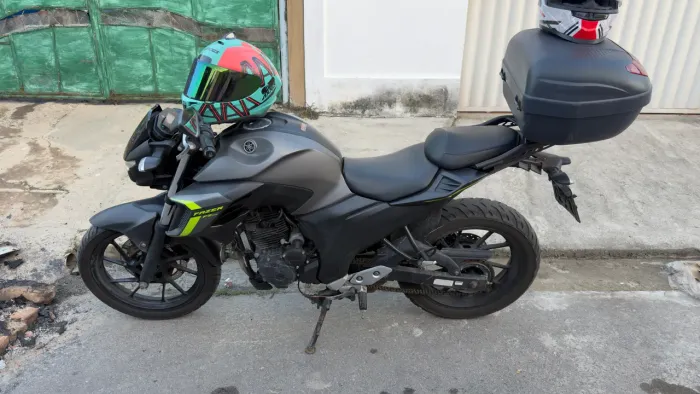FAZER 250 MUITO NOVA SÓ PEGAR E ANDAR