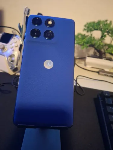 Moto edge 60 Pro 256GB/12+12GB de ram zero sem marca de uso veja a descrição abaixo.