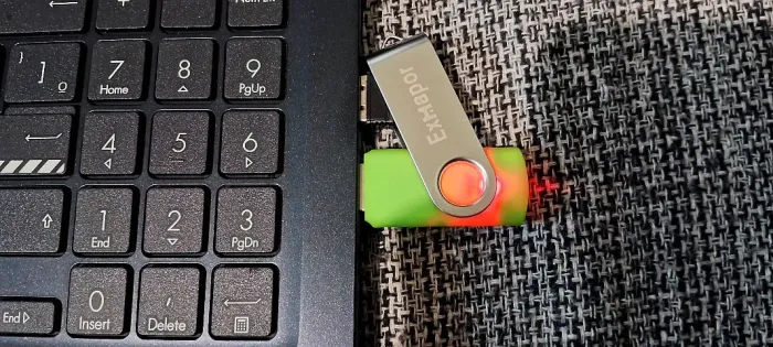 Pendrive 32gb com protetor em metal