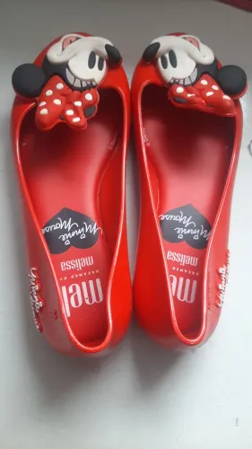 MELISSA INFANTIL. TRÊS PARES NOVOS $150. Mais 1 Babucha da minnie. Tudo $150.