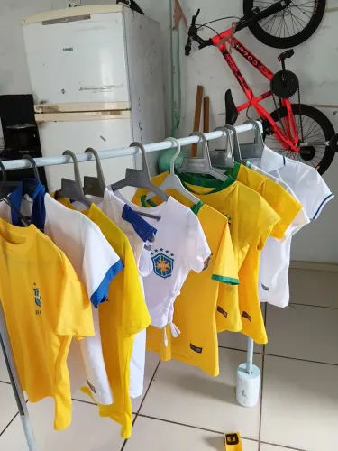 Fardo de roupas de futebol vários tamanhos 