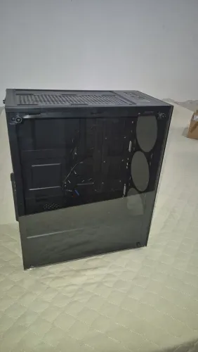 Gabinete preto conservado