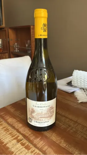 Chardonnay Les Coches da vinícola francesa J. Moreau & Fils.