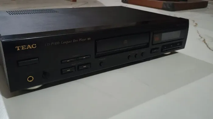 TEAC CD-P1100 Compact Disc Player