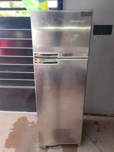 Geladeira grande funcionando perfeitamente entrego