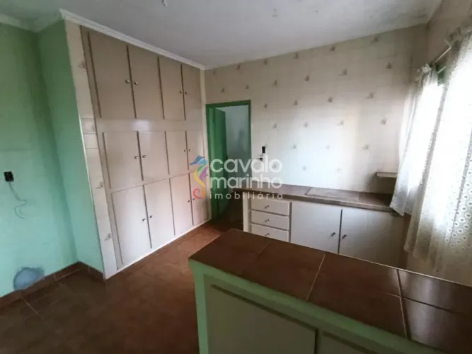 Casa à venda de 3 quartos, um salão, 303m² - Vila Seixas.