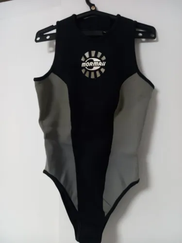 Roupa de mergulho tamanho G feminina usada