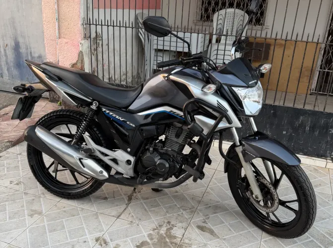 Titan 2022 único dono - MANUAL - CHAVE RESERVA