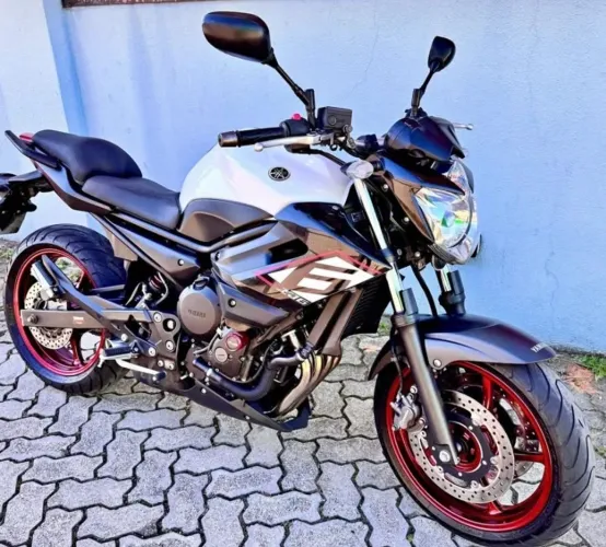 Vende-se XJ6 2015