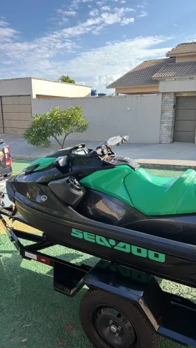 Vende-se Jet Ski 170 GTIse com Som e Carreta