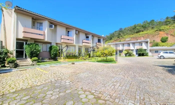 Sobrado Geminado em Condominio - Locação Anual