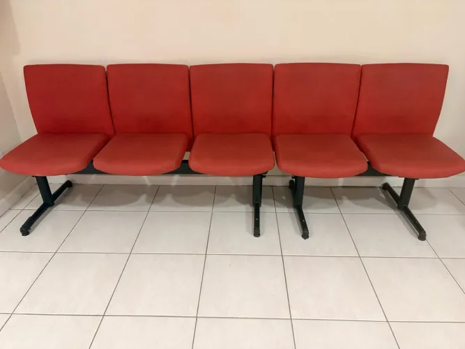 Vendo longarinas de 3 e 2 lugares. Usado e em bom estado!